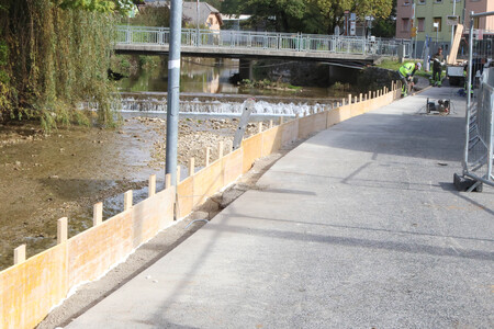 OBNOVA OGRAJE PRI NOVI BRVI ČEZ CERKNIŠČICO 01 FOTO LJUBO VUKELIČ